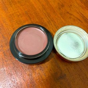 Merit Solo cream eyeshadow Studio